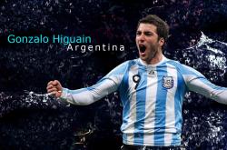 英雄联盟总决赛直播-同一夜，足球捍卫秩序，篮球颠覆王朝