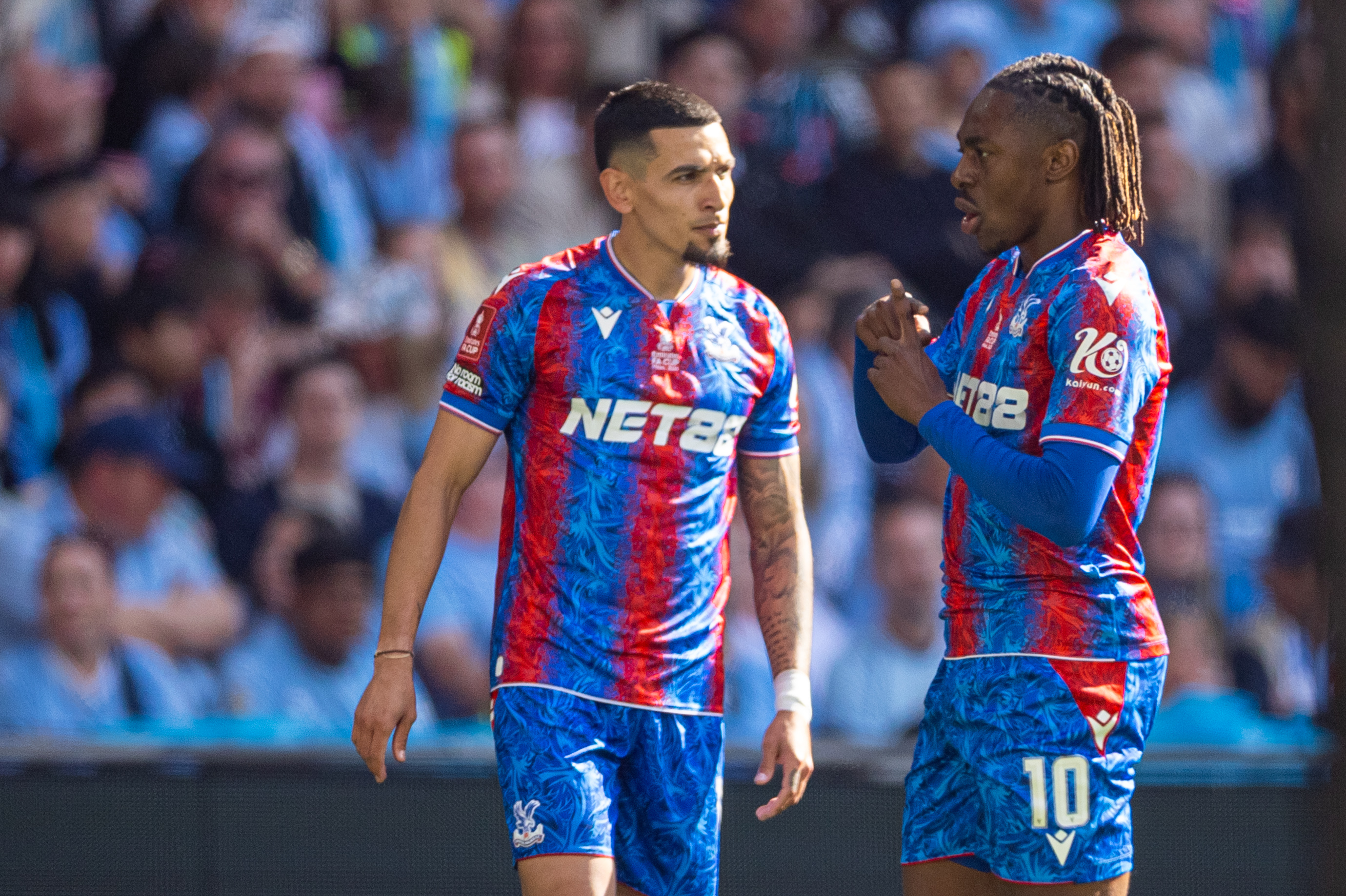 英国代表队劲敌争锋压制对手，夺得金杯的简单介绍