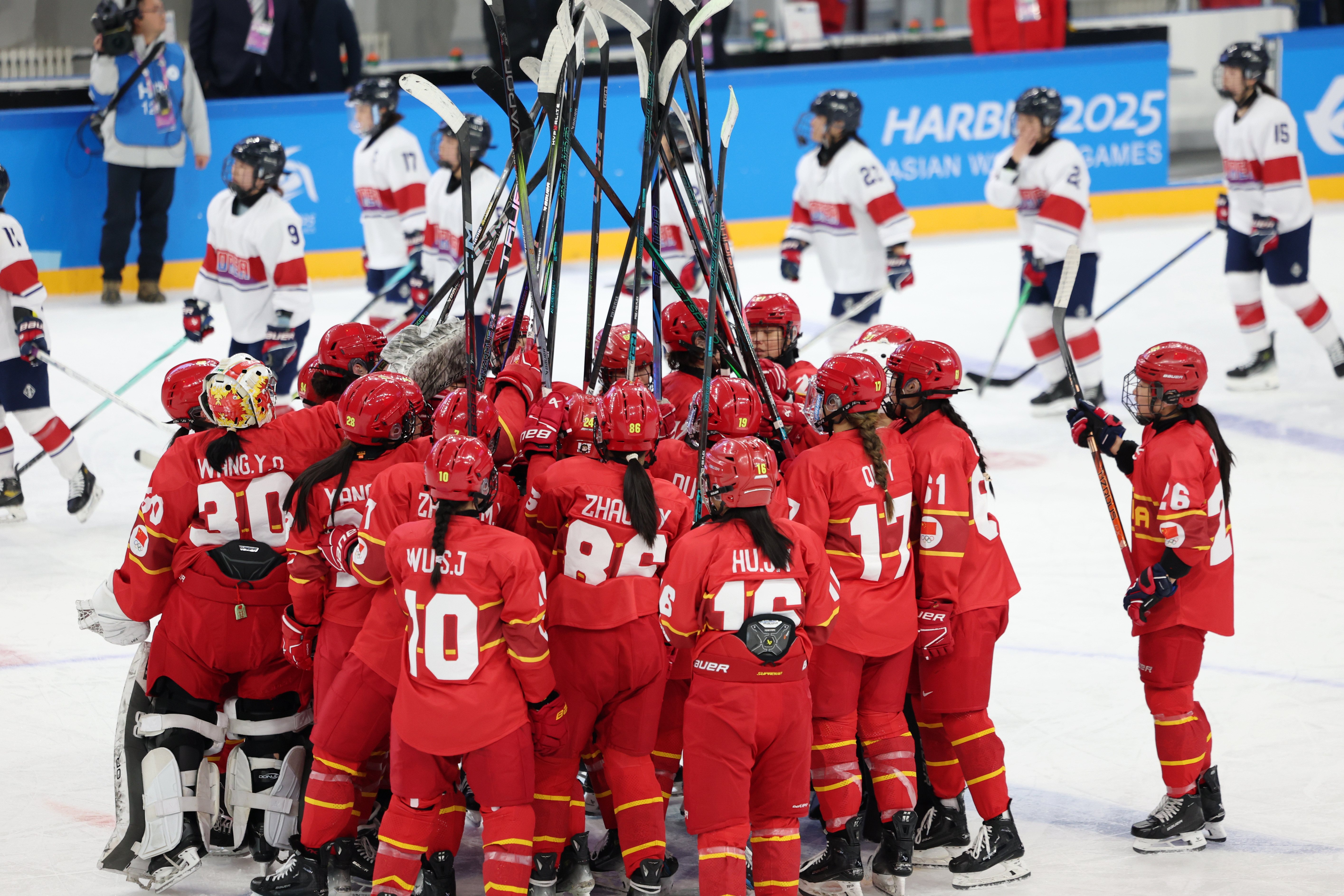 冰球选手发挥出色,荣膺最佳MVP的简单介绍 冰球选手发挥出色,荣膺最佳MVP的简单介绍