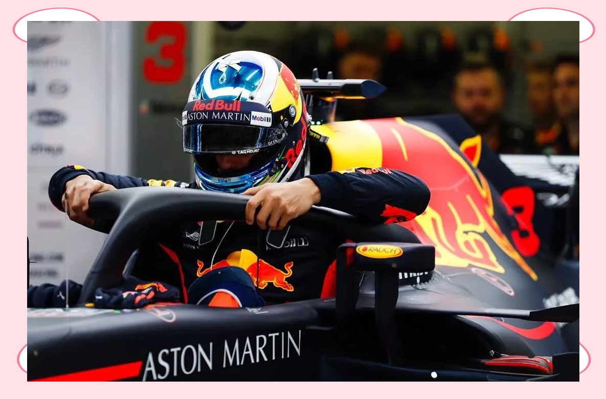 阿斯顿马丁翻盘红牛车队，塞恩斯惊艳四座