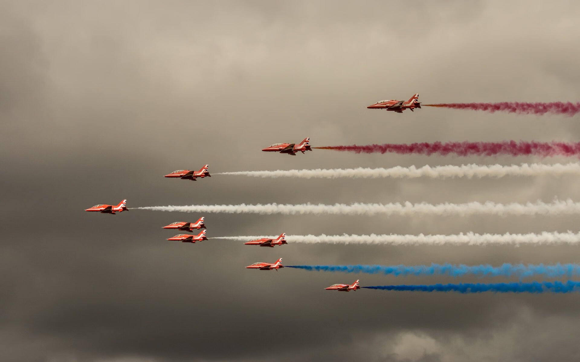虚实相济,斯通斯的铁壁与波兰的利剑—论现代足球的压制性哲学