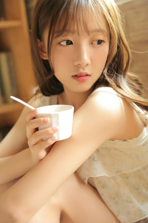 白色浪潮与赤道闪电，当皇马节奏遭遇黄喜灿时刻