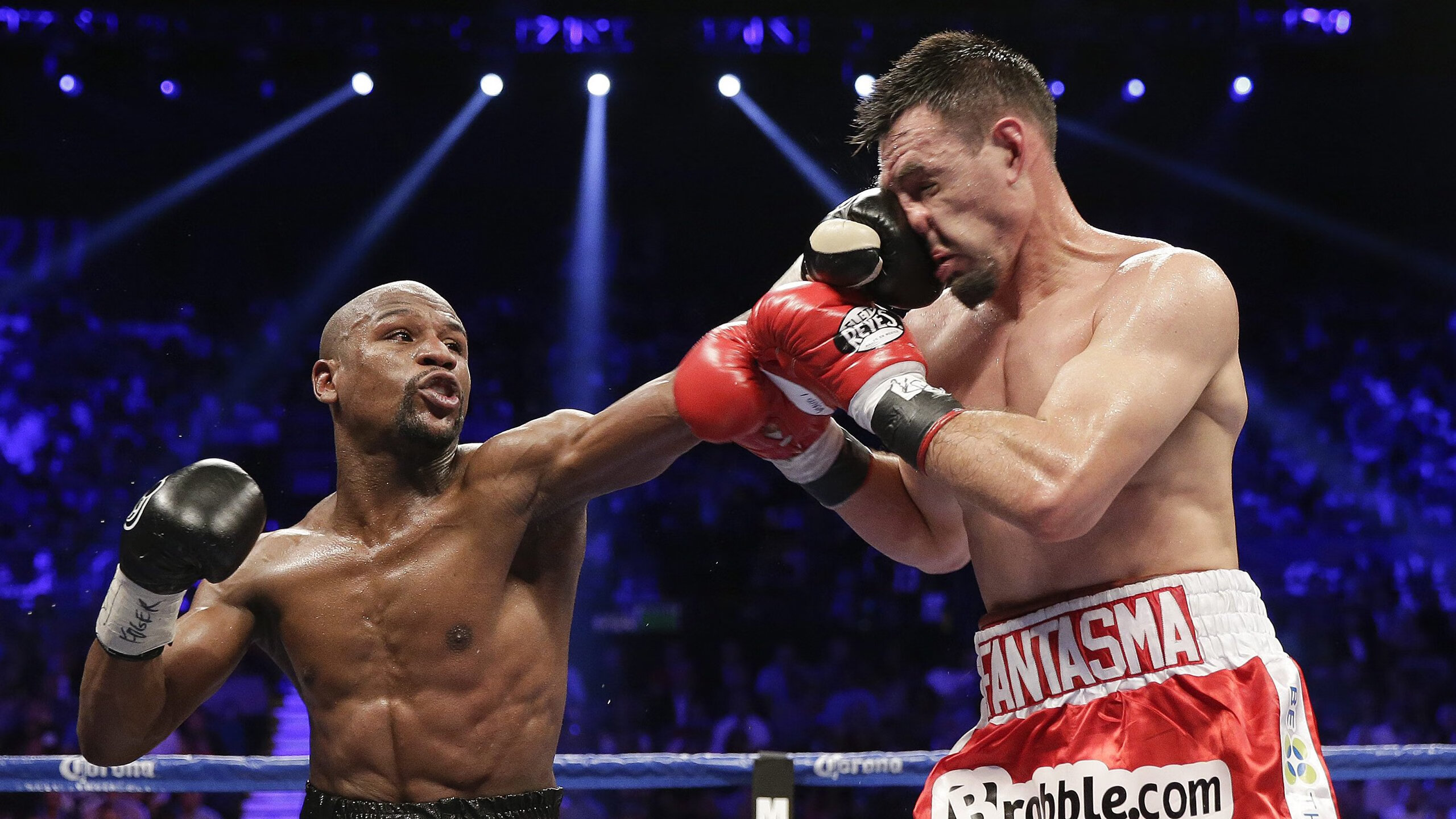 跨界统治！NBA赛场刚投出压哨绝杀，拉文立即转战F1揭幕战接管比赛